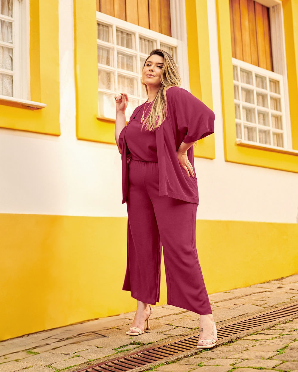 Calça Pantacourt Plus Size em Viscose Cereja Rosa