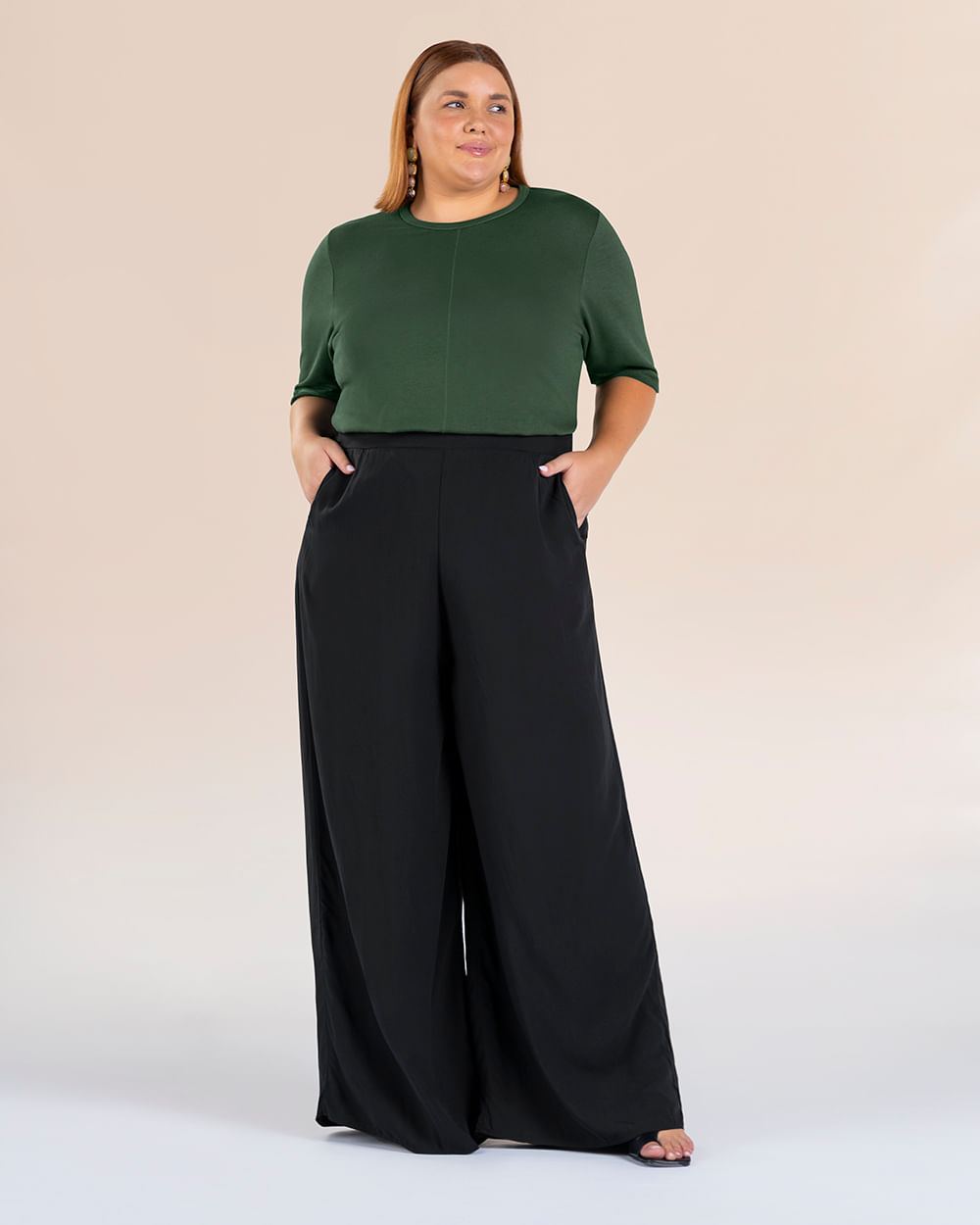 Calça Pantalona Plus Size em Viscose - Cereja Rosa - Preto