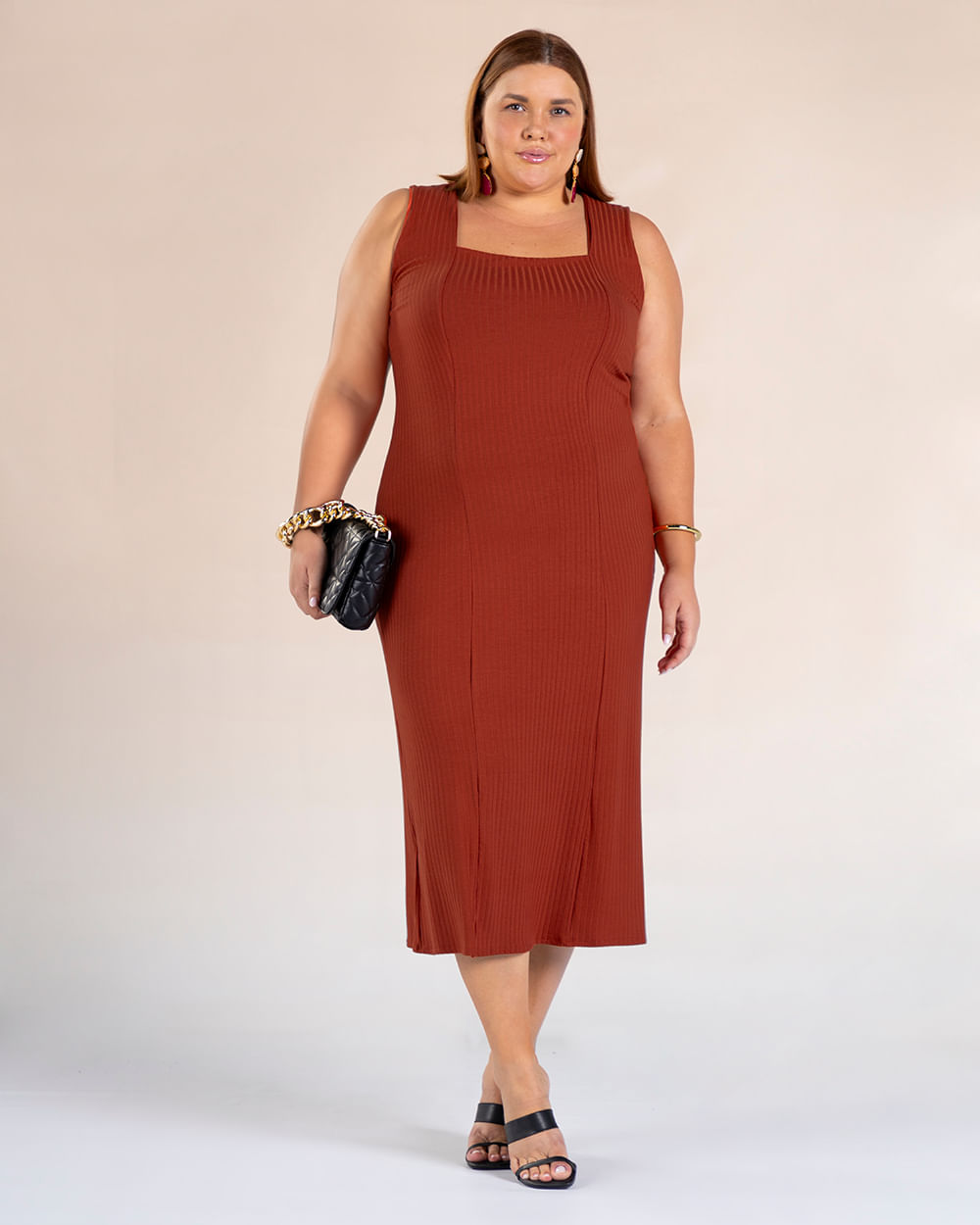 Vestido Midi Plus Size Canelado em Viscose - Cereja Rosa - Ferrugem