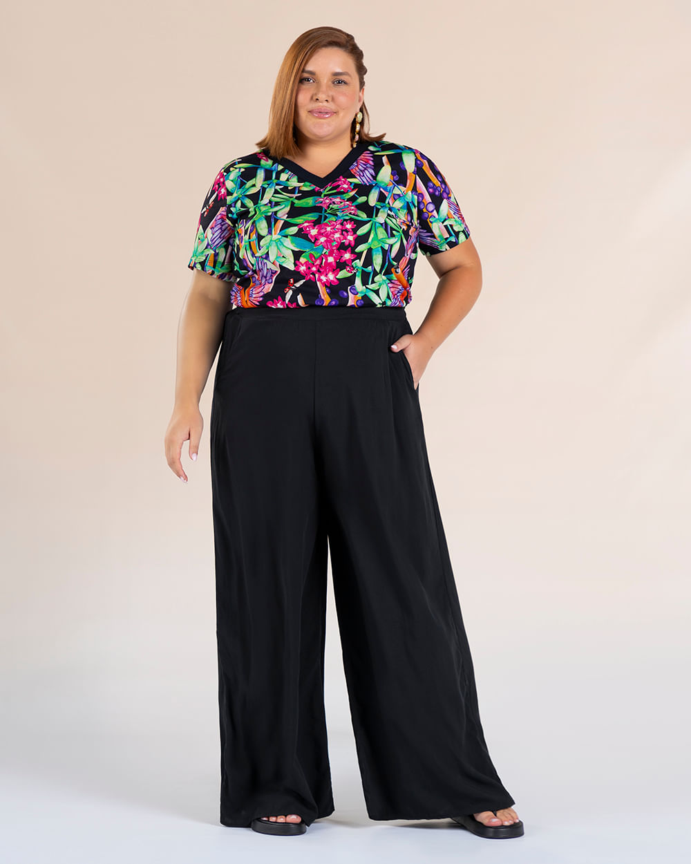 Blusa Plus Size Estampada com Retilínea - Cereja Rosa - Preto