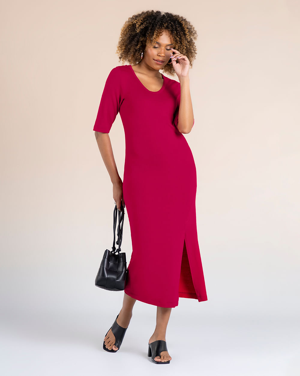 Vestido Midi em Vsicose Trabalhada com Fenda - Cereja Rosa - Cabernet