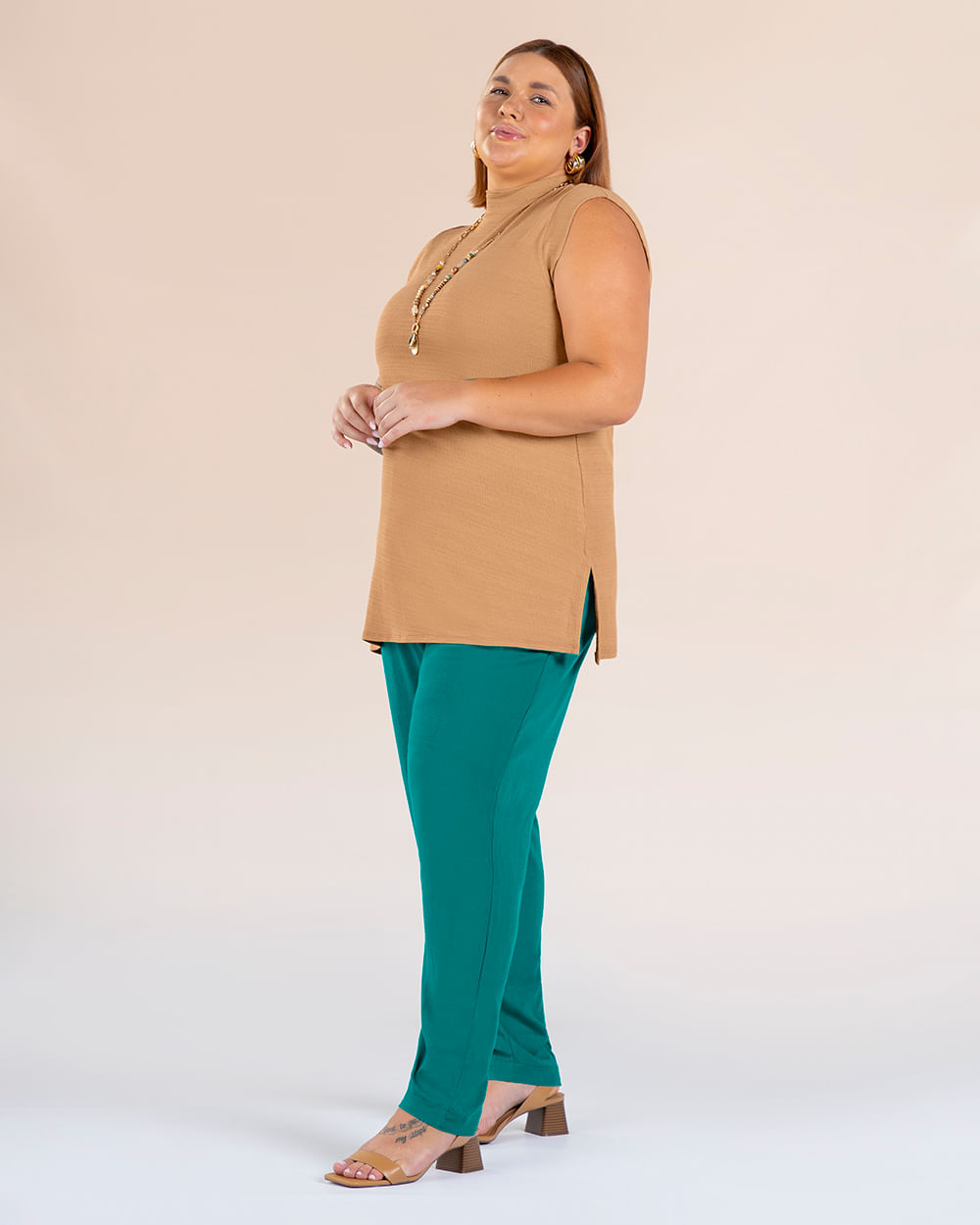 Blusa Log Plus Size em Viscose com Gola Alta - Cereja Rosa - Capim Dourado