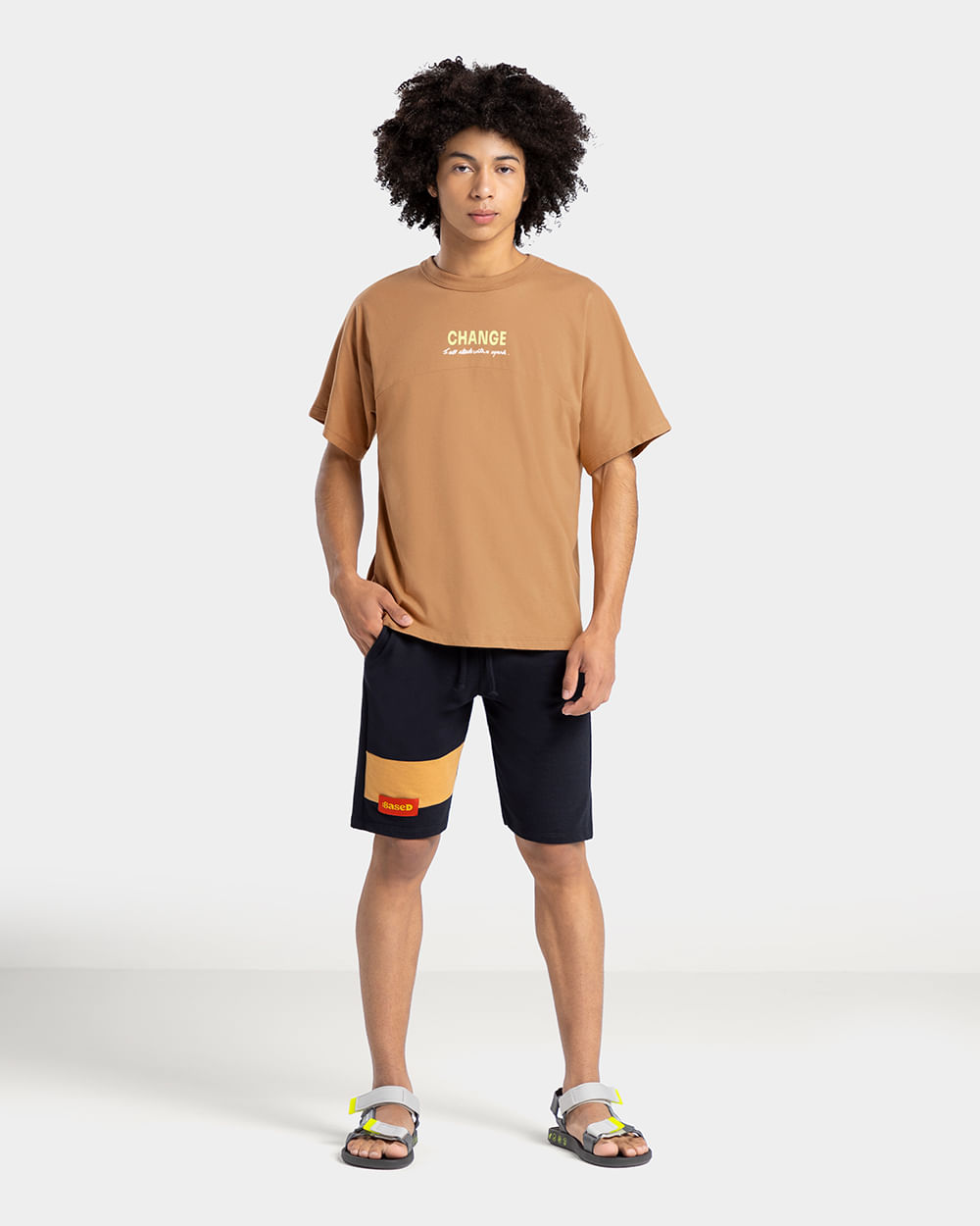 Camiseta Oversized Juvenil Masculina com Recorte e Estampa - BaseD - Capim Dourado