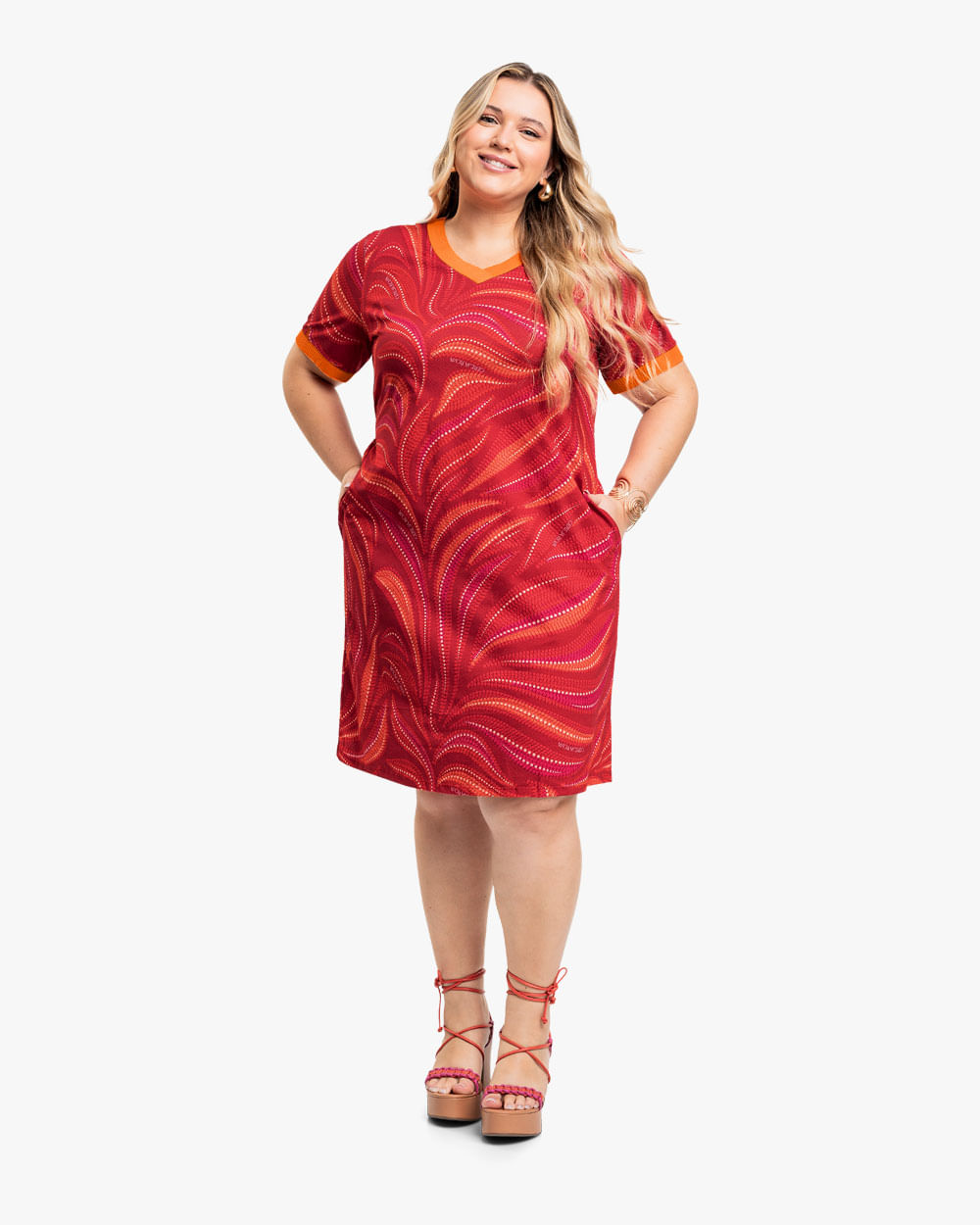 Vestido Curto Plus Size Estampado com Retilínea - Cereja Rosa - Tango